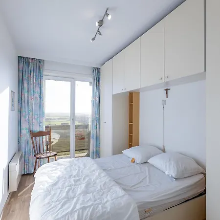 Spacious With Garage And Sea View *