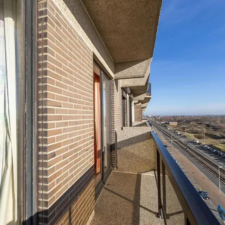 Apartment Spacious With Garage And Sea View *