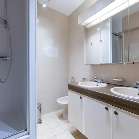 Spacious With Garage And Sea View Daire